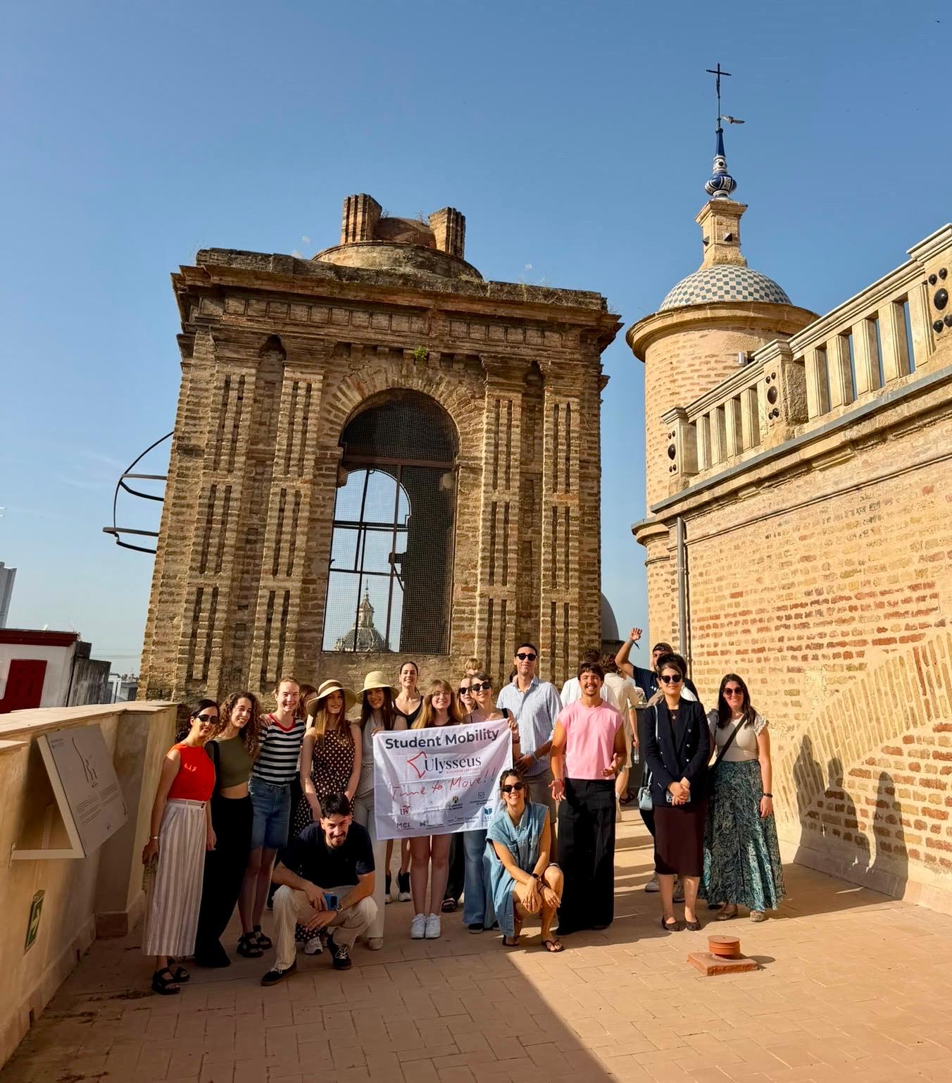 Estudiantes de la Alianza Europea Ulysseus visitan las cubiertas de la Iglesia de la Anunciación