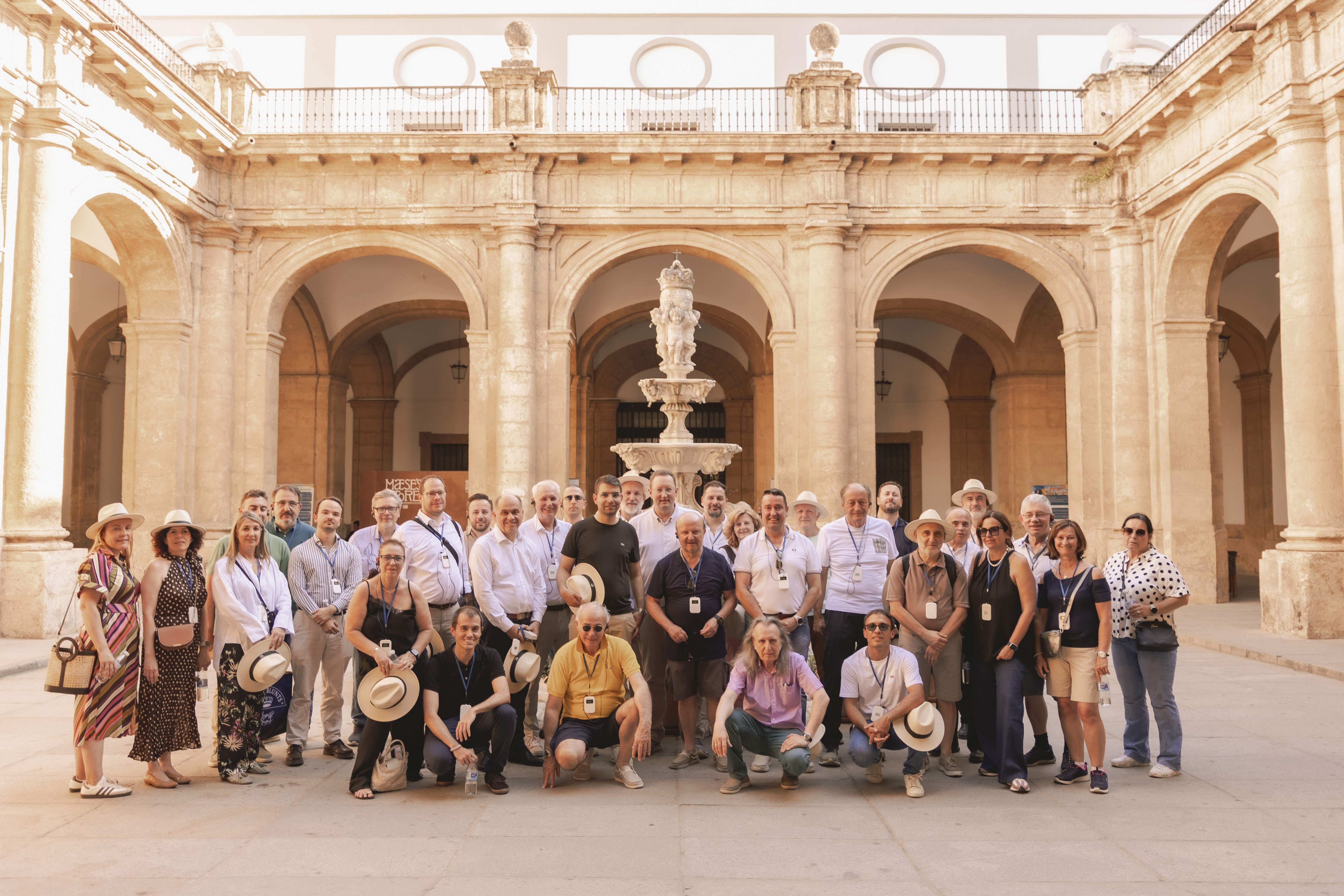 Los estanqueros europeos visitan la histórica Fábrica de Tabacos de Sevilla en el marco de la Asamblea General de la CEDT