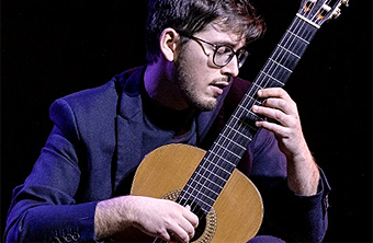 Ysé Dastugue · guitarra