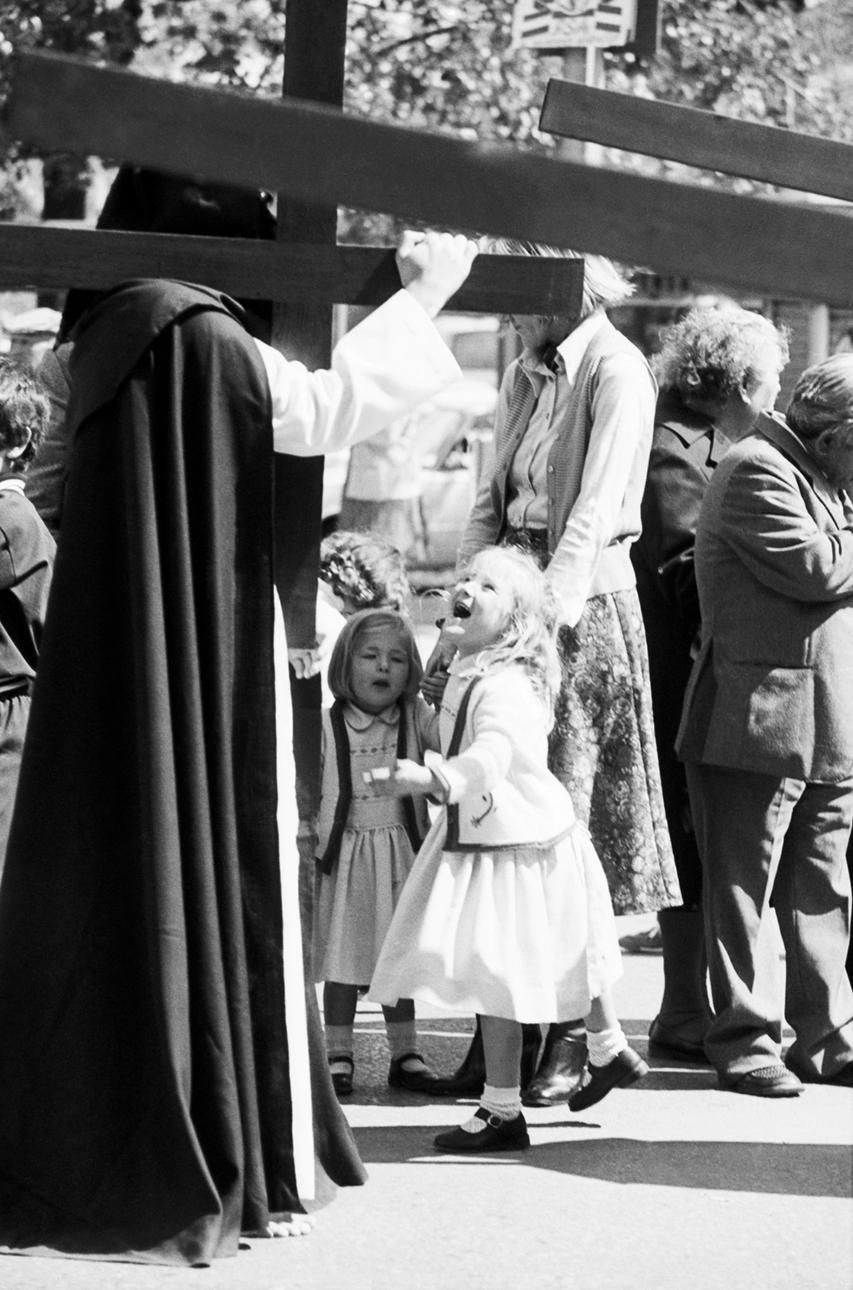 Niña y Nazareno