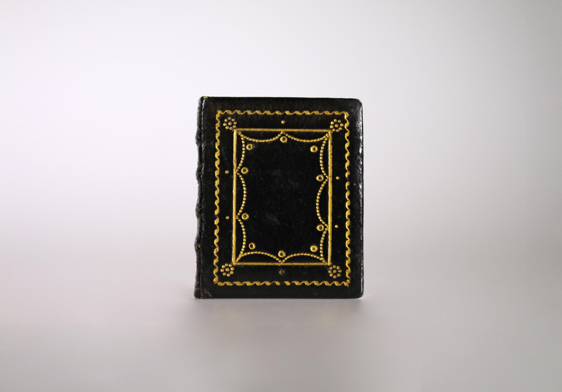 Cerillera libro negro
